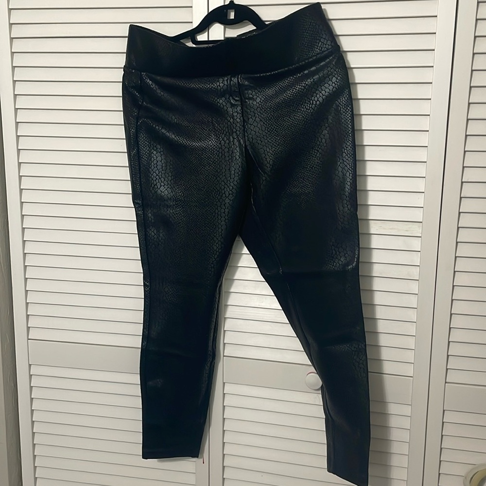 NWT Torrid Croc Shine Pixie Pant